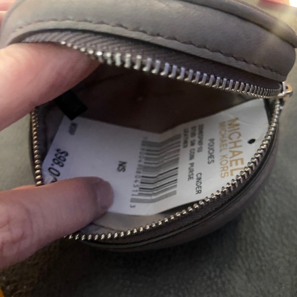 MICHAEL KORS-round wristlet-NWT - Picture 5 of 6